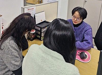 송파구 금연클리닉에서 청소년들이 금연 상담을 받고 있다. 송파구 제공