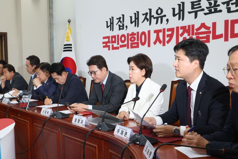 우재준 국민의힘 청년최고위원이 18일 여의도 국회에서 열린 최고위원회의에서 발언을 하고 있다. 사진=박범준 기자