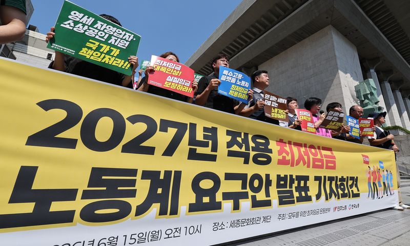 "최저임금 1만2000원? 차라리 알바 안쓰고 말지"