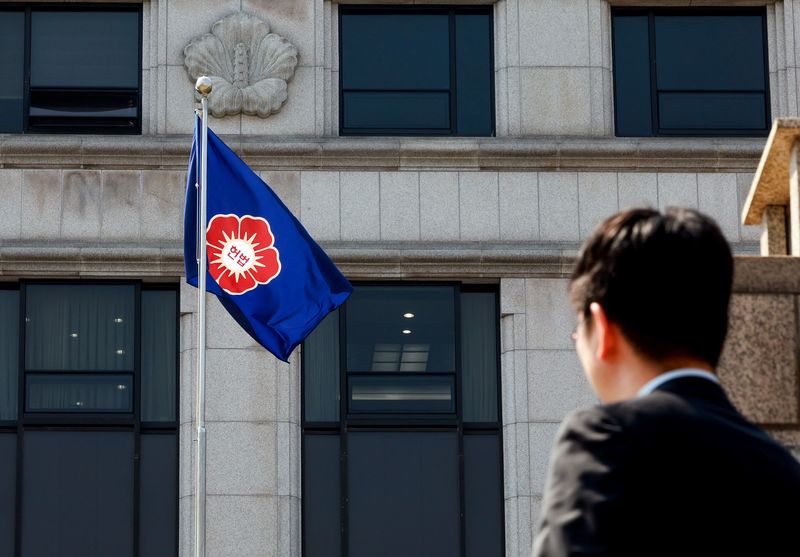서울 종로구 헌법재판소에 걸린 헌법재판소 깃발이 바람에 휘날리는 모습. 2026.3.25 ⓒ 뉴스1 이호윤 기자