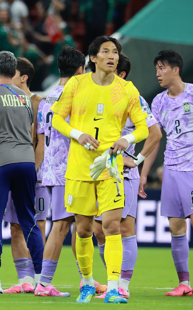 대한민국 축구국가대표팀 골키퍼 김승규가 18일(현지시간) 멕시코 할리스코주 사포판 과달라하라 스타디움에서 2026 북중미 월드컵 A조 조별리그 2차전 대한민국과 멕시코의 경기를 마치고 아쉬워하고 있다. 이날 경기는 대한민국이 멕시코를 상대로 0-1로 패했다.뉴스1