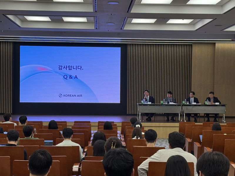 19일 서울 여의도 한국투자증권 본사에서 열린 대한항공의 아시아나항공 합병 관련 주주간담회 2026.6.19/뉴스1