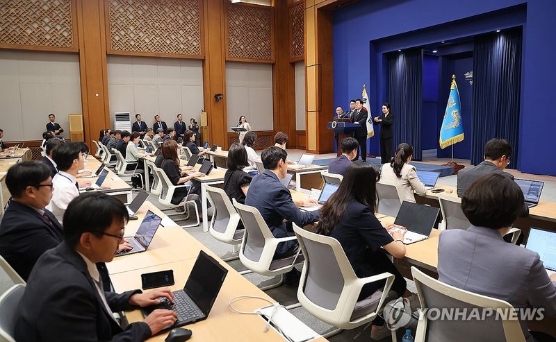 G7 정상회의·유럽순방 결과 직접 브리핑하는 이재명 대통령 (출처=연합뉴스)