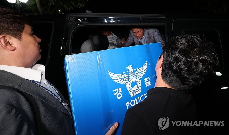 합수본, 선관위 압수수색 종료 (출처=연합뉴스)