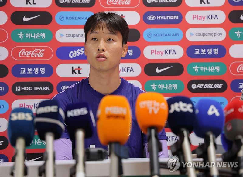 멕시코전 다음날 기자회견하는 엄지성 (출처=연합뉴스)