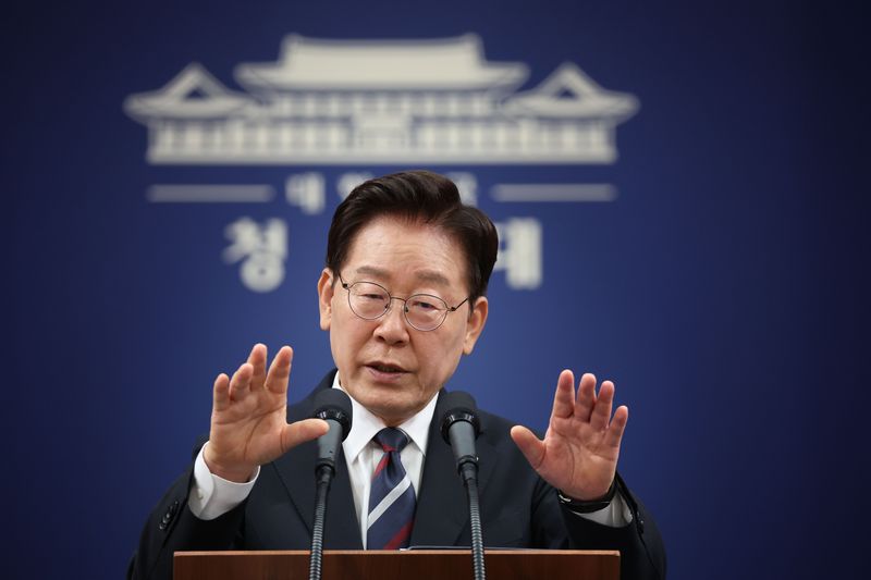 이재명 대통령이 19일 청와대 춘추관에서 열린 유럽·G7 순방 결과 브리핑에서 취재진 질문에 답변하고 있다. 2026.6.19 ⓒ 뉴스1 이재명 기자