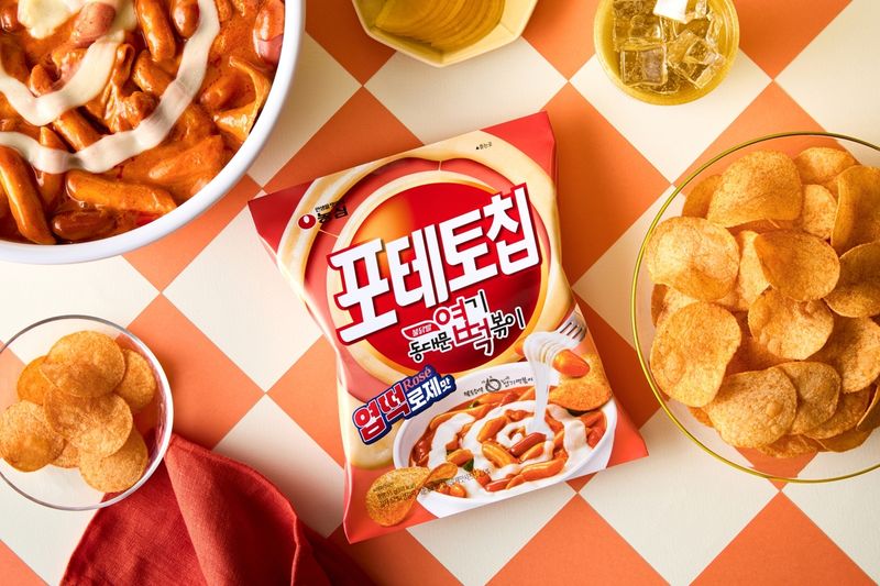 농심-엽떡 협업 '포테토칩 엽떡로제맛' (출처=연합뉴스)