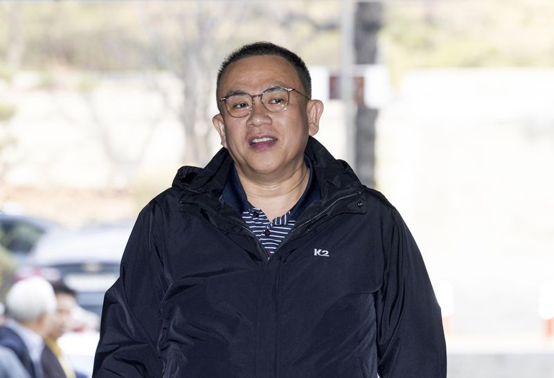 '정치브로커' 명태균 씨가 3일 서울 서초구 서울중앙지방법원에서 열린 오세훈 서울시장의 여론조사비 대납 의혹 사건 1심 공판에 증인으로 출석하고 있다. 2026.4.3 ⓒ 뉴스1 최지환 기자