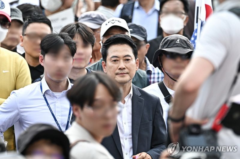 '개표소 봉쇄 시위', 대기하는 장동혁 대표 (출처=연합뉴스)