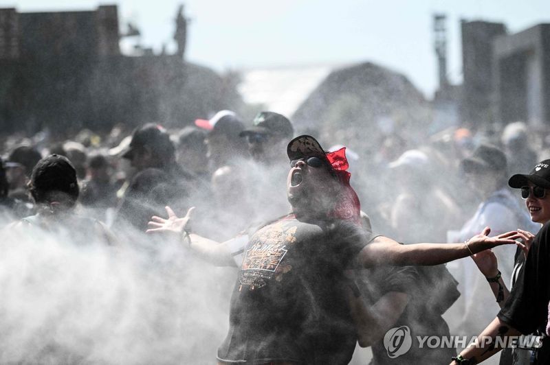 19일 프랑스 서부의 음악 축제 (출처=연합뉴스)