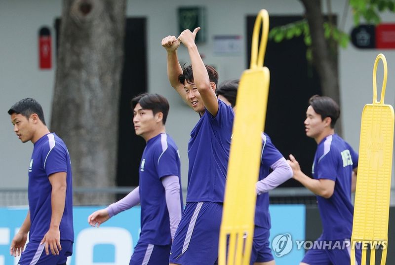 기분좋은 손흥민 (출처=연합뉴스)
