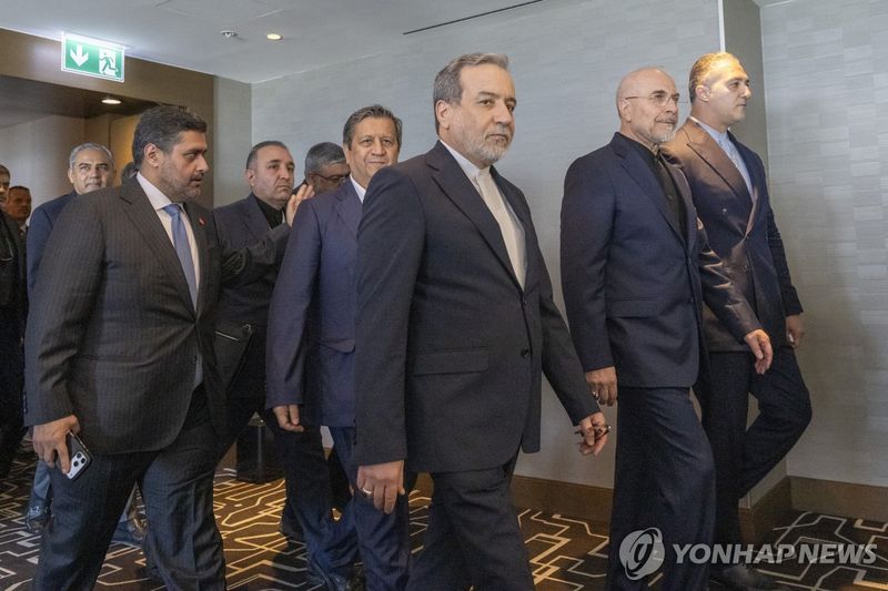 스위스 협상장 들어가는 이란 대표단 (출처=연합뉴스)