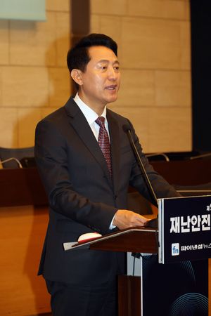 오세훈 서울시장이 파이낸셜뉴스와 행정안전부 주최로 22일 서울 중구 대한상공회의소 의원회의실에서 열린 제9회 재난안전 지진포럼에서 격려사를 하고 있다. 사진=서동일 기자