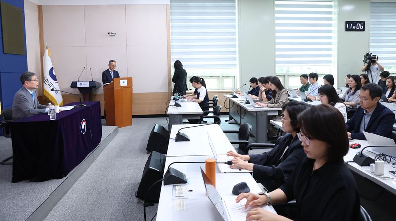 조현 외교부 장관이 22일 서울 종로구 외교부에서 기자간담회를 하고 있다. 뉴시스