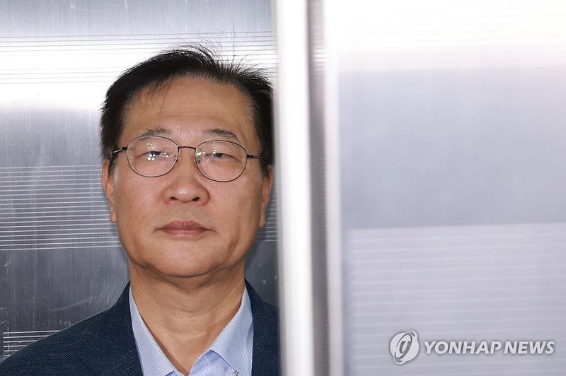 피의자 신분으로 해병특검 향하는 박성재 전 장관 (출처=연합뉴스)