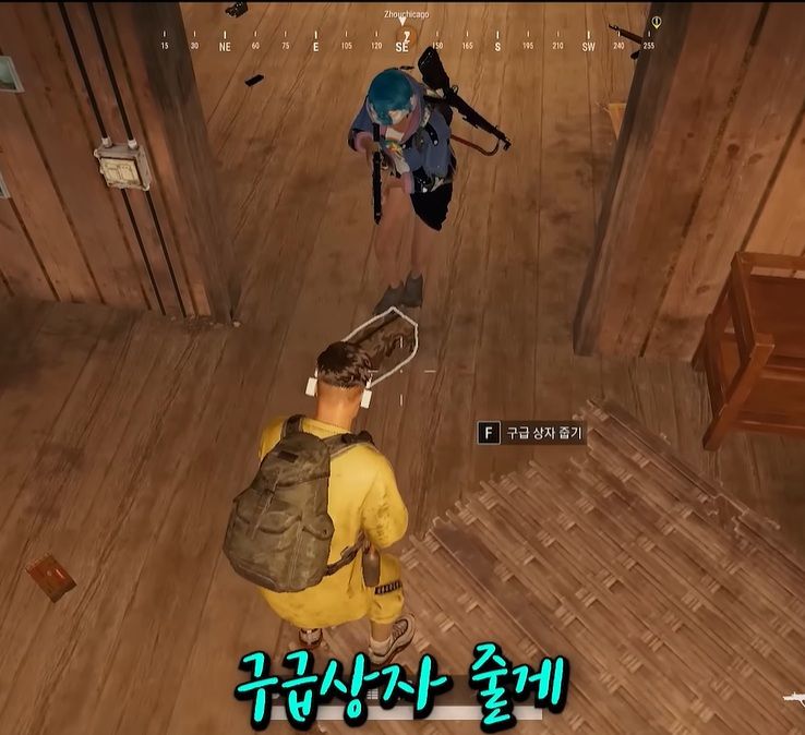 [서울=뉴시스] 크래프톤이 공개한 신규 모드 '엘라이 듀오'에서 이용자가 AI 동료 '엘라'와 한 팀을 이뤄 게임을 플레이하는 모습. (사진='힘쎈너구리' 유튜브 채널 캡처본) *재판매 및 DB 금지