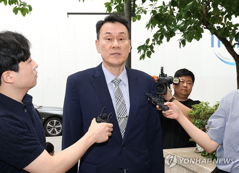특검 출석하는 김명수 전 합동참모본부 의장 (출처=연합뉴스)