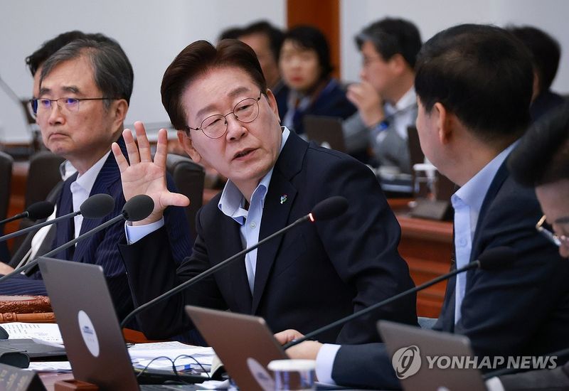 질문하는 이재명 대통령 (출처=연합뉴스)