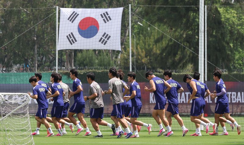 대한민국 축구국가대표팀 선수들이 19일(현지시간) 멕시코 과달라하라 인근 대한민국 축구대표팀의 베이스캠프 훈련장인 사포판 치바스 바예 베르데에서 회복 훈련을 하고 있다. 2026.6.20 ⓒ 뉴스1 박지혜 기자