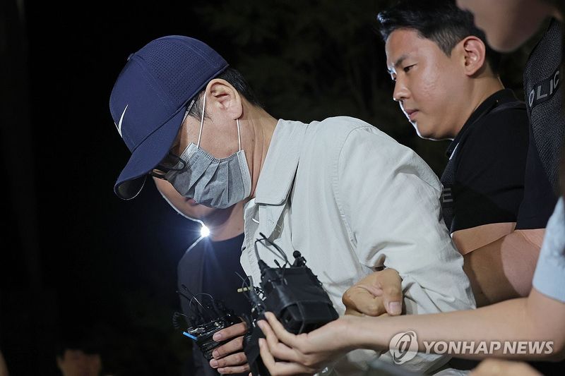 '이기훈 도피 조력' 코스닥 상장사 회장, 2심서 징역 1년으로 감형