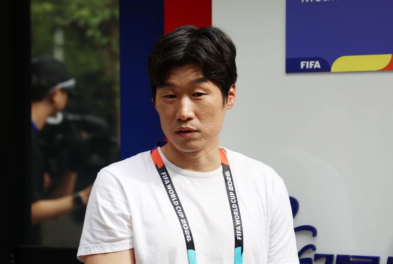 한국 축구 레전드 박지성 JTBC 해설위원이 10일(현지 시간) 체코를 상대로한 2026 국제축구연맹(FIFA) 북중미월드컵 조별리그 A조 1차전을 앞두고 멕시코 과달라하라 인근 사포판에 위치한 베이스캠프 훈련장 치바스 바예 베르데에서 취재진 질문에 답하고 있다.뉴시스
