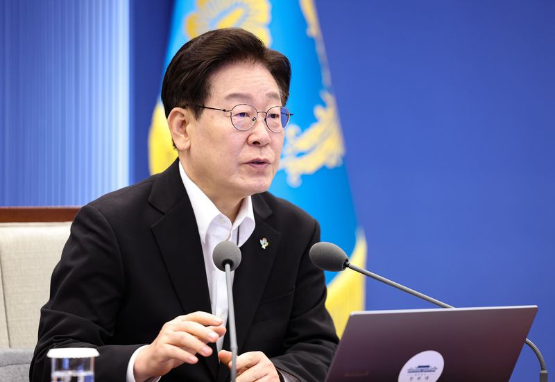 이재명 대통령이 25일 청와대에서 열린 수석보좌관회의에서 발언하고 있다. 청와대통신사진기자단