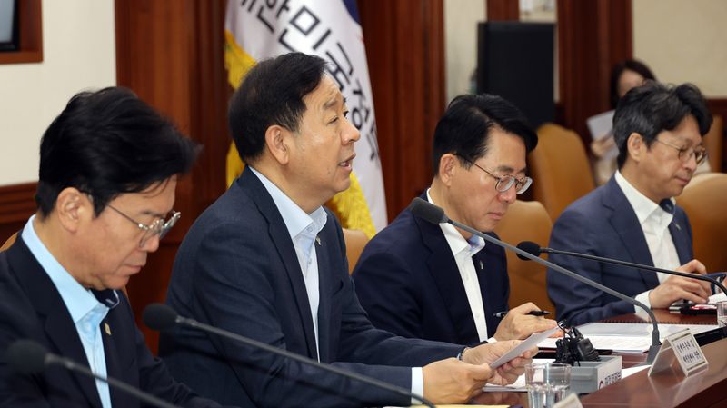 구윤철 부총리 겸 재정경제부 장관이 26일 오전 서울 종로구 정부서울청사에서 열린 비상경제본부 희의 겸 경제관계장관회의 겸 민생물가 특별관리 관계장관 태스크포스(TF)에서 발언하고 있다. 사진=서동일 기자