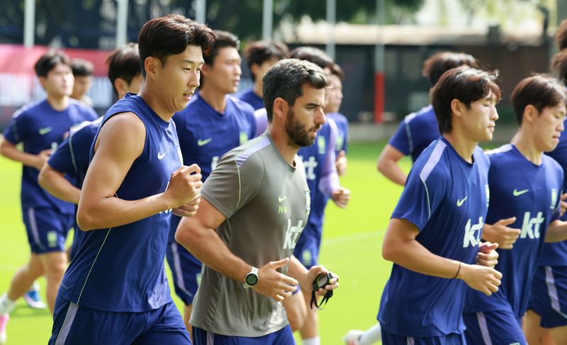 대한민국 축구국가대표팀 손흥민을 비롯한 선수들이 25일(현지시간) 멕시코 과달라하라 인근 대한민국 축구대표팀의 베이스캠프 훈련장인 치바스 바예 베르데에서 회복 훈련하고 있다. 2026.6.26 ⓒ 뉴스1 임세영 기자 /사진=뉴스1