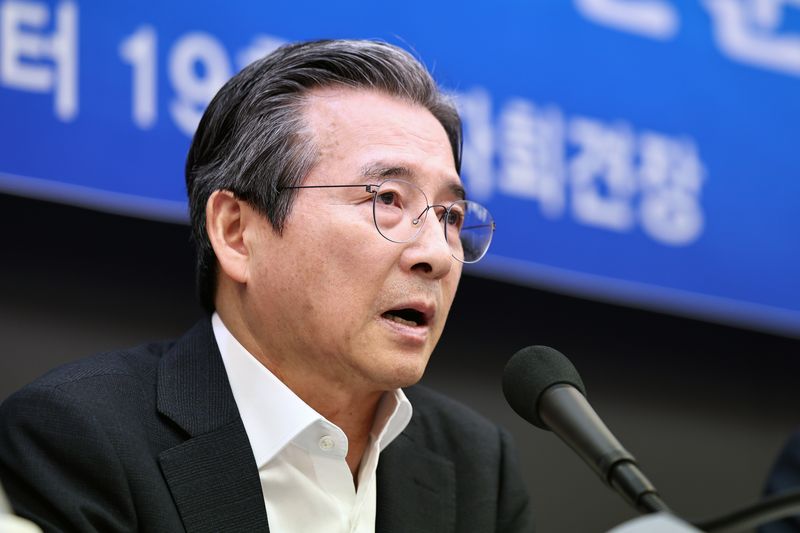 김용범 청와대 정책실장이 지난 24일 서울 중구 한국프레스센터에서 열린 관훈클럽 초청 토론회에서 모두발언을 하고 있다. 뉴스1