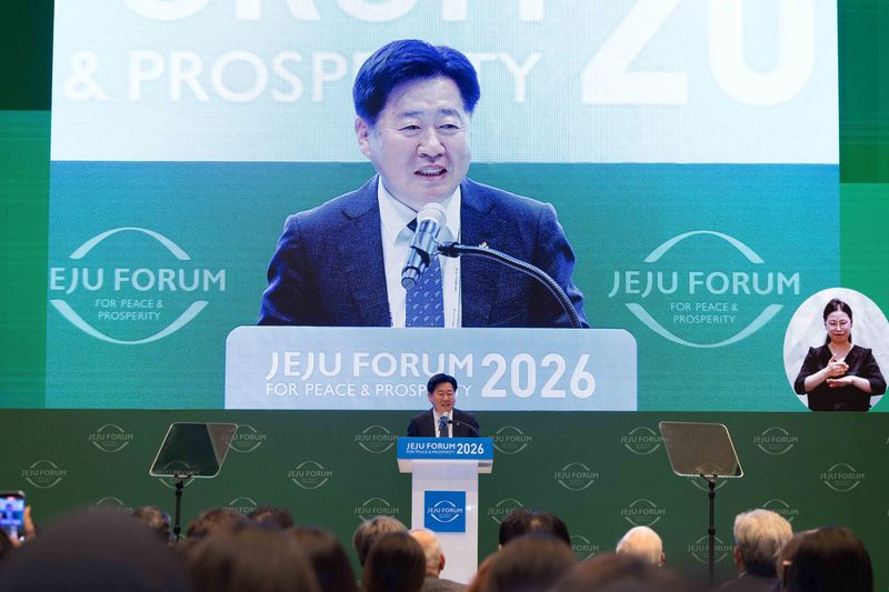 오영훈 제주특별자치도지사가 26일 서귀포시 표선면 해비치호텔에서 열린 제21회 평화와 번영을 위한 제주포럼 폐회식에서 폐회사를 하고 있다. 올해 제주포럼은 외교부가 공동 주최로 참여하면서 국가 외교 플랫폼 성격을 강화했고, 제주평화연구원이 주관기관으로 포럼 운영과 의제 구성, 세션 진행을 뒷받침했다. /사진=제주포럼 사무국 제공