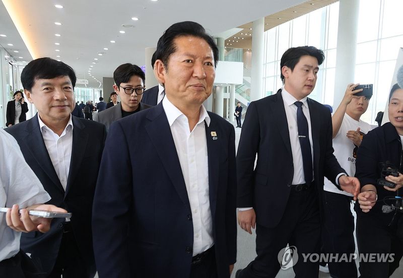 정청래 전 대표, 당선인 워크숍 참석 (출처=연합뉴스)