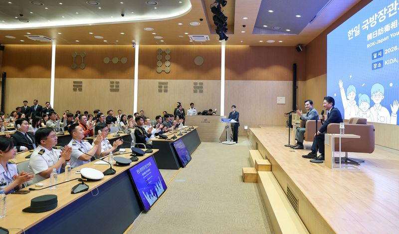 28일 오후 한국국방연구원에서 한일 국방장관과 청년 안보대화 행사가 열리고 있다. 국방부 체공