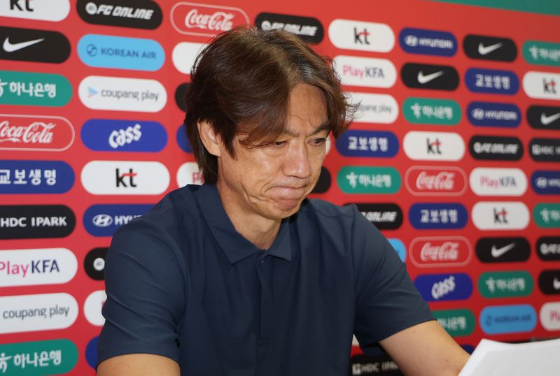 2026 북중미 월드컵 조별리그에서 탈락한 한국 축구 국가대표팀 홍명보 감독이 28일(현지시간) 오전 멕시코 과달라하라 인근 사포판의 치바스 바예 베르데에서 사퇴 기자회견을 하고 있다. 연합뉴스