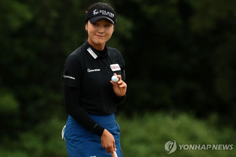 "왜 눈물이 날까요" 메이저 우승 놓친 윤이나, 통한의 3R 딛고 증명한 '값진 준우승'