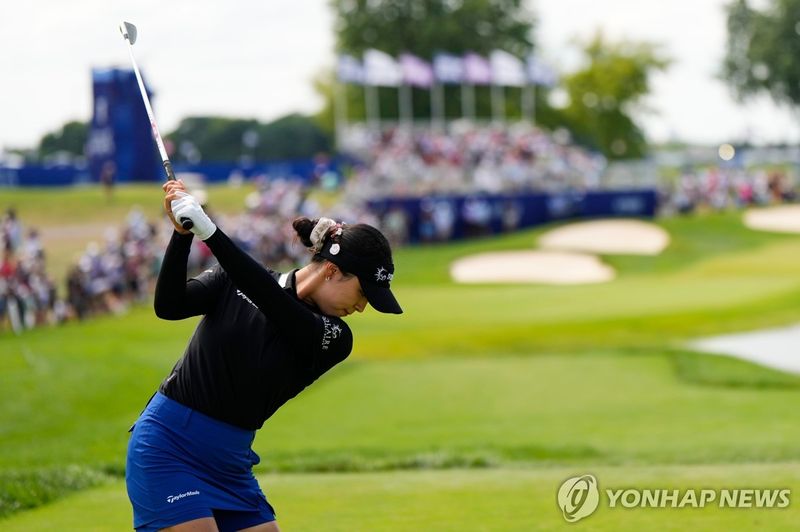 "왜 눈물이 날까요" 메이저 우승 놓친 윤이나, 통한의 3R 딛고 증명한 '값진 준우승'