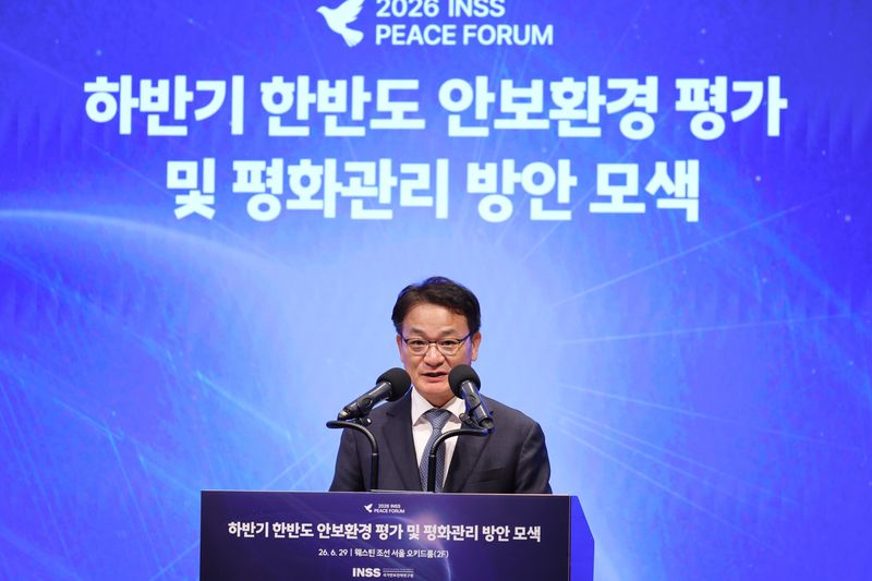 김성배 국가안보전략연구원장이 지난 6월 29일 서울 중구 웨스틴 조선 호텔에서 '하반기 한반도 안보환경 평가 및 평화관리 방안 모색'을 주제로 열린 포럼에서 개회사를 하고 있다.연합뉴스