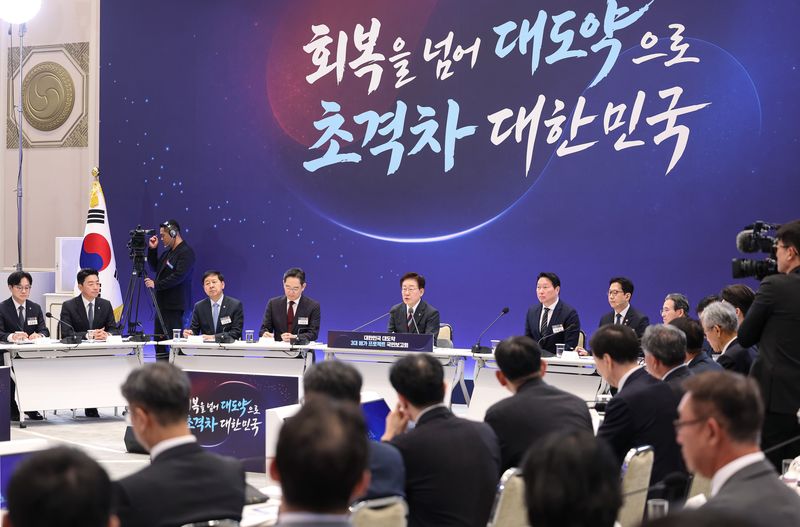 [서울=뉴시스] 조성봉 기자 = 이재명 대통령이 29일 청와대 영빈관에서 열린 ‘대한민국 대도약 3대 메가프로젝트 국민보고회’에서 발언하고 있다. 2026.06.29. suncho21@newsis.com