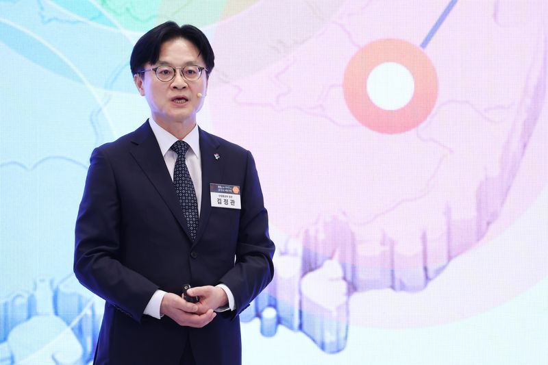 새만금·TK에 로봇 생산·실증 거점.. AI로봇기업 30개·인력 1만명 육성 [3대 메가 프로젝트]