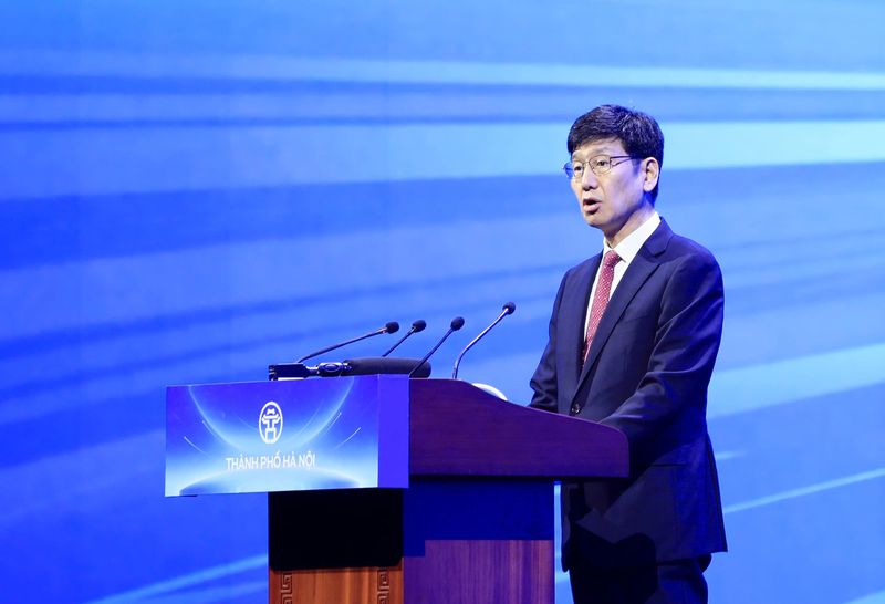 나기홍 삼성 베트남 전략협력실장은 29일 하노이 베트남 국립 컨벤션 센터에서 열린 '하노이 수도 100년 비전 종합계획 선포식 및 2026 투자촉진 회의'에서 발표하고 있다. 하노이시 제공