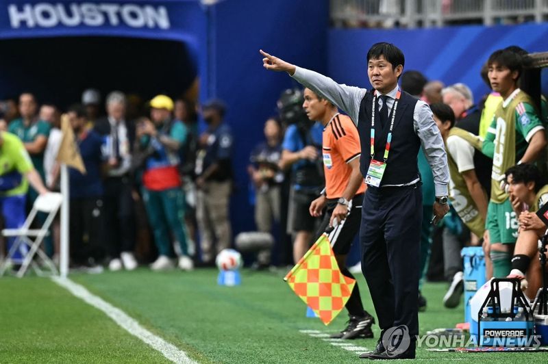 경기 지휘하는 모리야스 감독. 연합뉴스