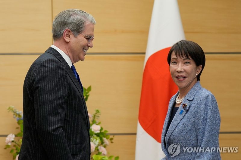 지난 5월 12일 스콧 베선트 미국 재무장관(좌측)과 회담하는 다카이치 사나에 일본 총리. 출처=연합뉴스