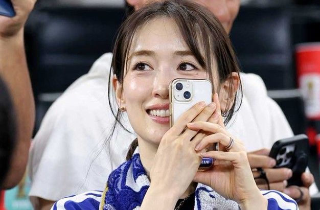 Famous Actress Rika Izumi, Wife of Shogo Taniguchi, in the Spotlight