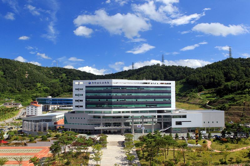 전남도교육청<사진>은 교육부 주관 '2026년 자기주도학습센터' 공모에 해남군·보성군·무안군이 선정돼 지난해 선정된 광양시·순천시·곡성군 포함 총 6개 시·군에 지역 맞춤형 자기주도 학습센터가 들어선다고 밝혔다. 전남도교육청 제공