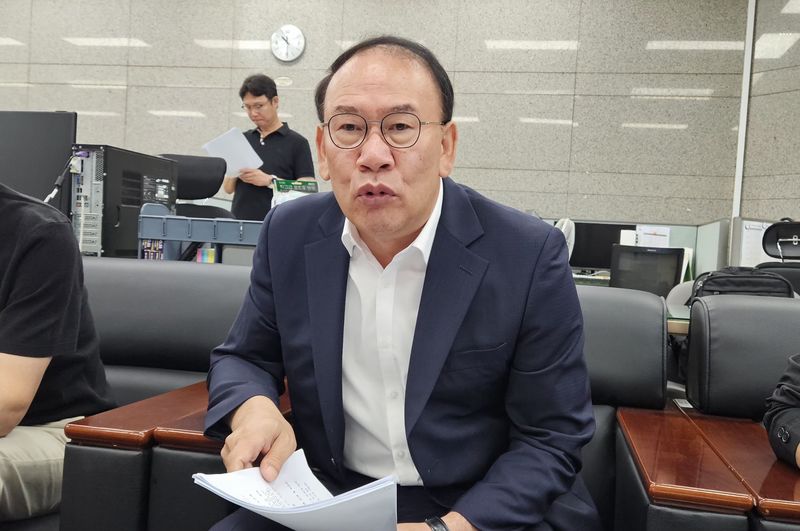 이병철 조달청 시설사업국장이 30일 오전 정부대전청사 기자실에서 공사입찰점검팀 출범과 관련한 백브리핑을 하고 있다. 사진=김원준 기자
