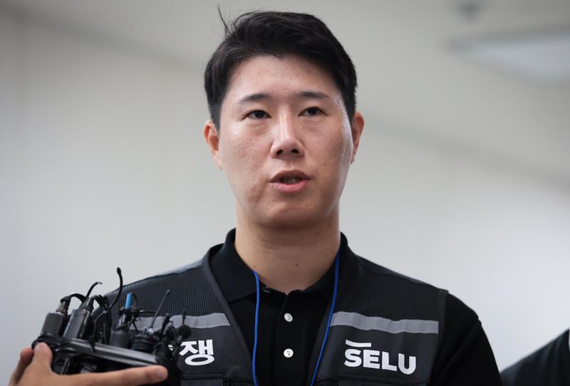 삼성그룹 초기업노동조합 삼성전자지부 최승호 위원장이 지난 5월 정부세종청사 중앙노동위원회에서 노사협상 결렬에 따른 총파업 강행 입장을 밝히고 있다. 뉴시스