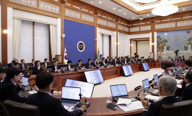[서울=뉴시스] 최동준 기자 = 이재명 대통령이 30일 청와대에서 열린 국무회의 겸 비상경제점검회의에서 발언하고 있다. 2026.06.30. photocdj@newsis.com