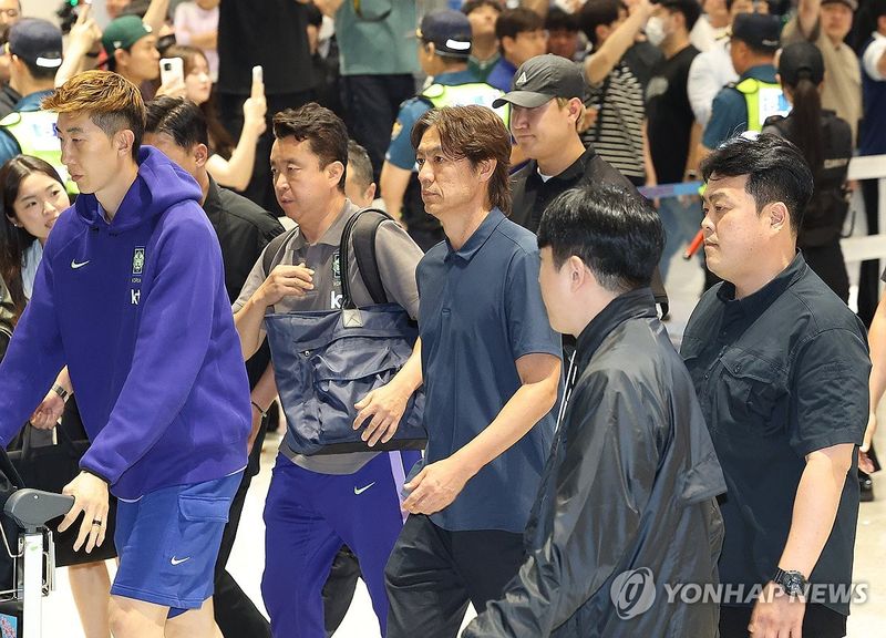 귀국한 홍명보 감독.연합뉴스