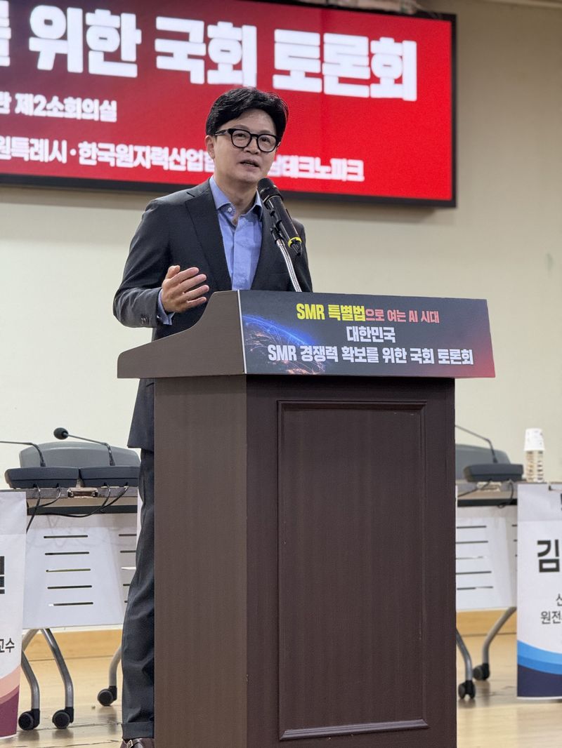 30일 국회의원회관에서 열린 'SMR 특별법으로 여는 AI 시대, 대한민국 SMR 경쟁력 확보를 위한 국회 토론회'에서 한동훈 의원이 발언하고 있다. 사진=강구귀 기자