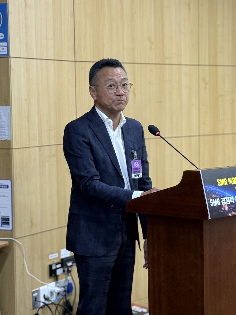 30일 국회의원회관에서 열린 'SMR 특별법으로 여는 AI 시대, 대한민국 SMR 경쟁력 확보를 위한 국회 토론회'에서 박태철 혁신형 SMR 기술개발사업단 사업기획실장이 발언하고 있다. 사진=강구귀 기자
