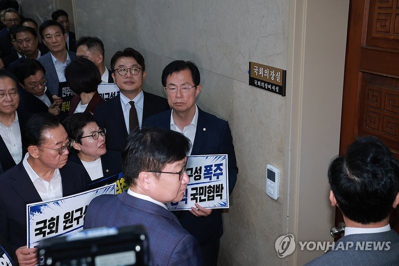 국회의장실 항의 방문하는 국민의힘 (출처=연합뉴스)